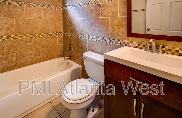 246 Stafford St NW — Photo 6
