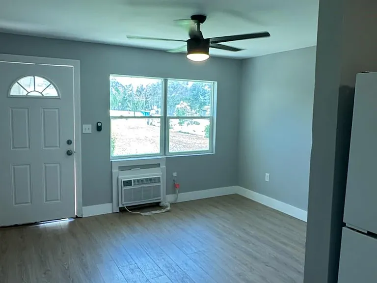 704 S Main Ave — Photo 6