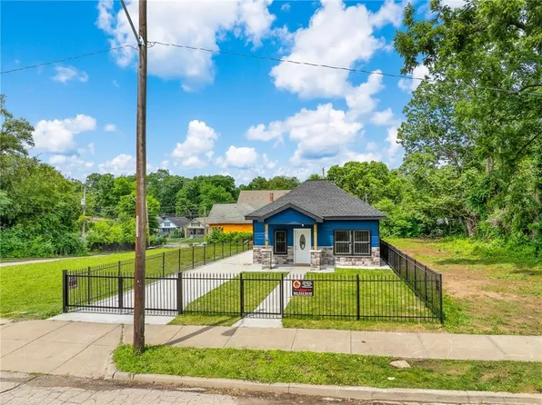 3758 Woodland Ave, Kansas City, MO 64109