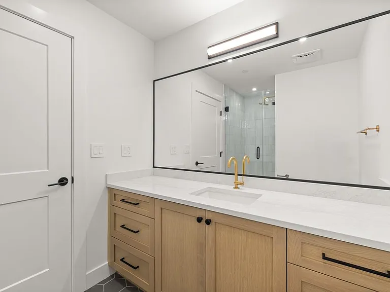 62 E 21st Ave #2 — Photo 11