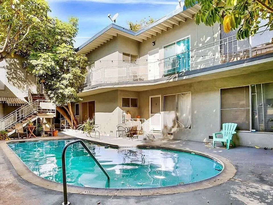 941 N San Vicente Blvd #4