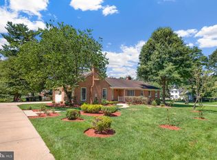 11132 Luxmanor Rd, Rockville, MD 20852