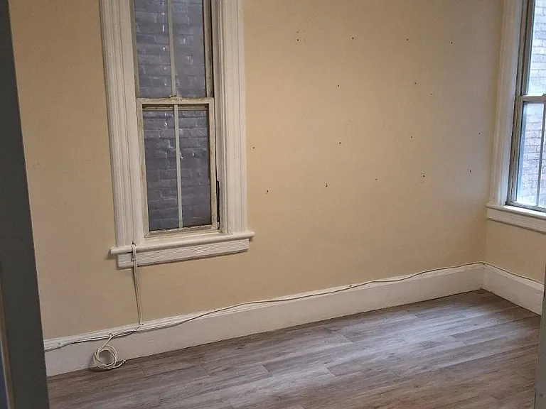 107 William St #2 — Photo 7