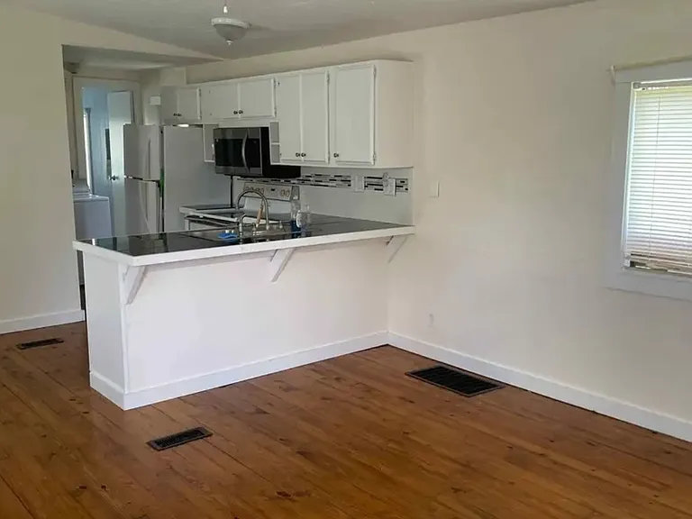 585 Baker Rd — Photo 4