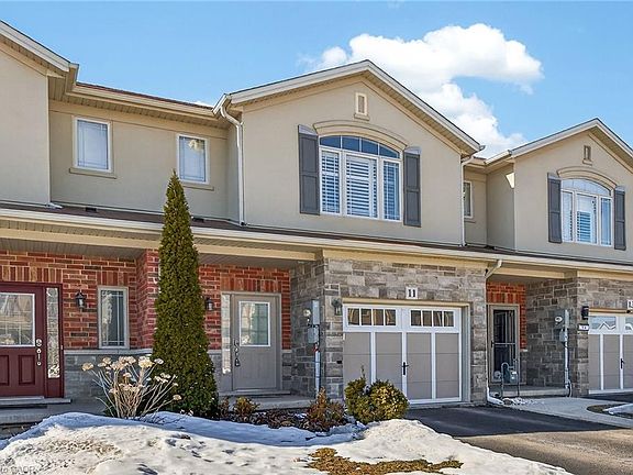 3rd image of 11 Hitching Post Rdg