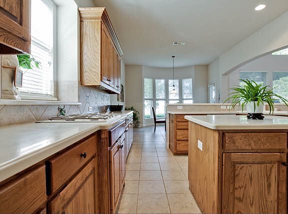 5th image of 6904 Ravenwood Dr