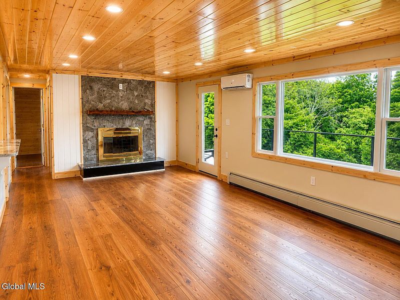 4th image of 871 Trout Lake Road