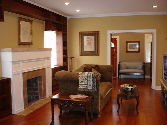 2nd image of 832 Majorca Ave