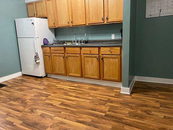 4th image of 27 Sweet St NE