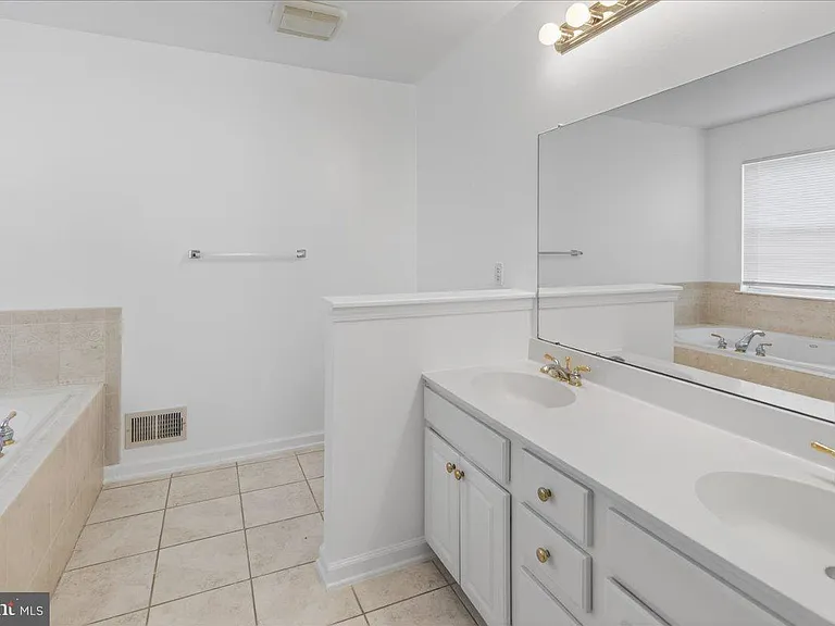 313 Fountayne Ln — Photo 25