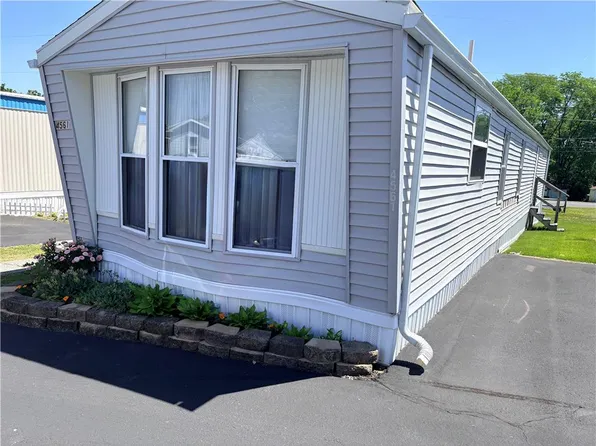4561 Homestead Dr, Coplay, PA 18037
