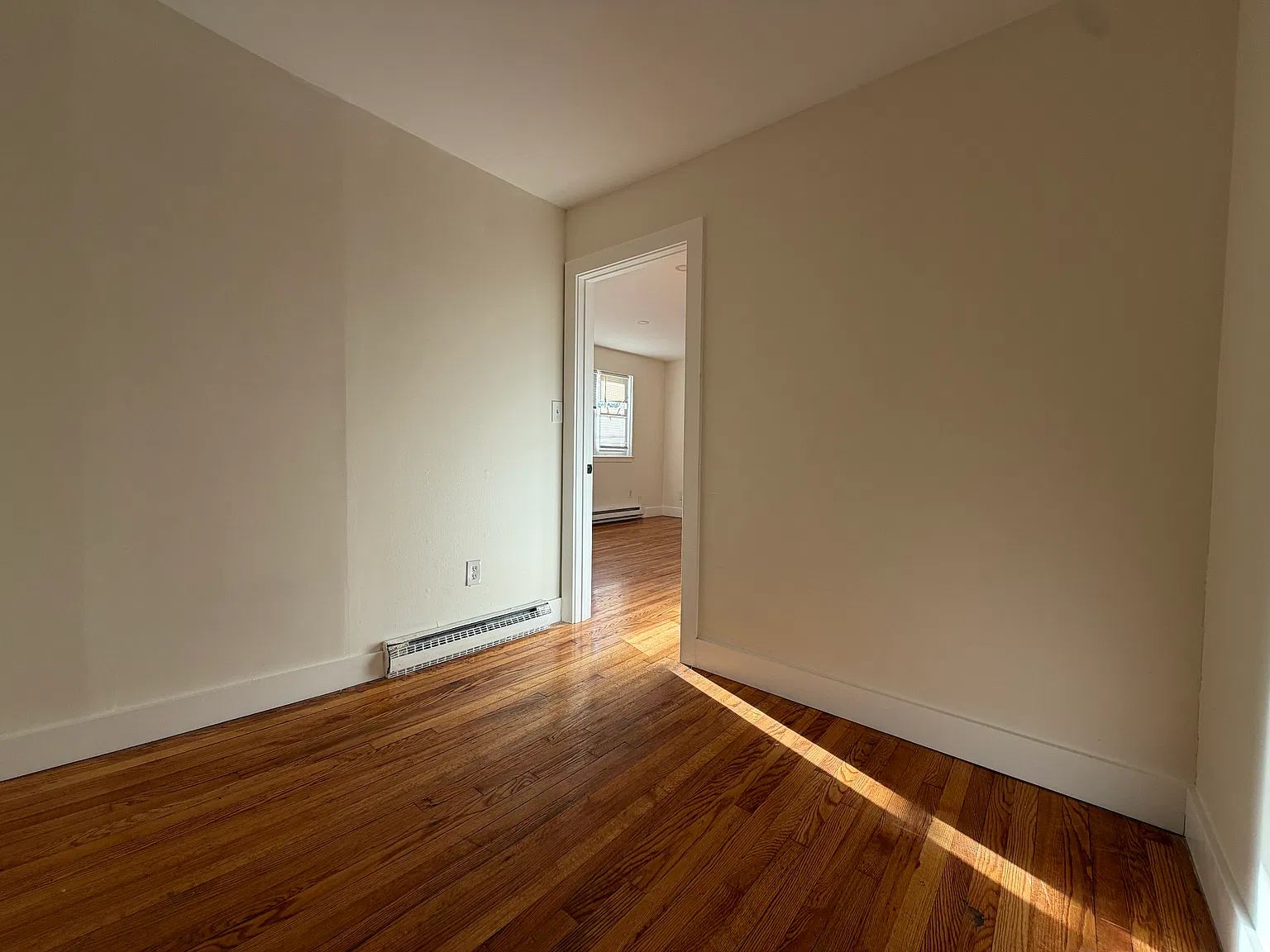 2 bed, 800 sqft, $1,900 — Photo 4