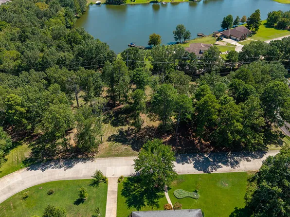 303 Forest Lake Dr, Texarkana, TX 75503