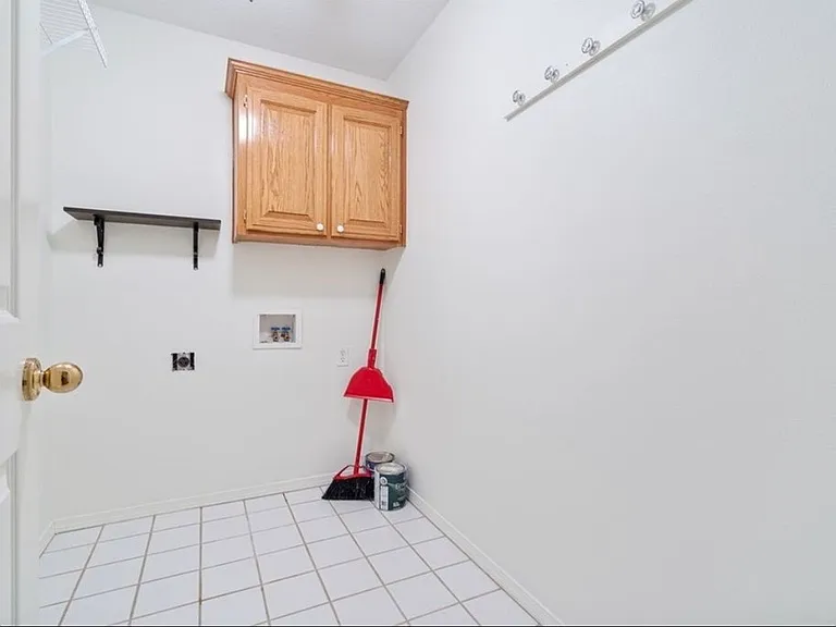 889 S Parkwood Dr — Photo 15