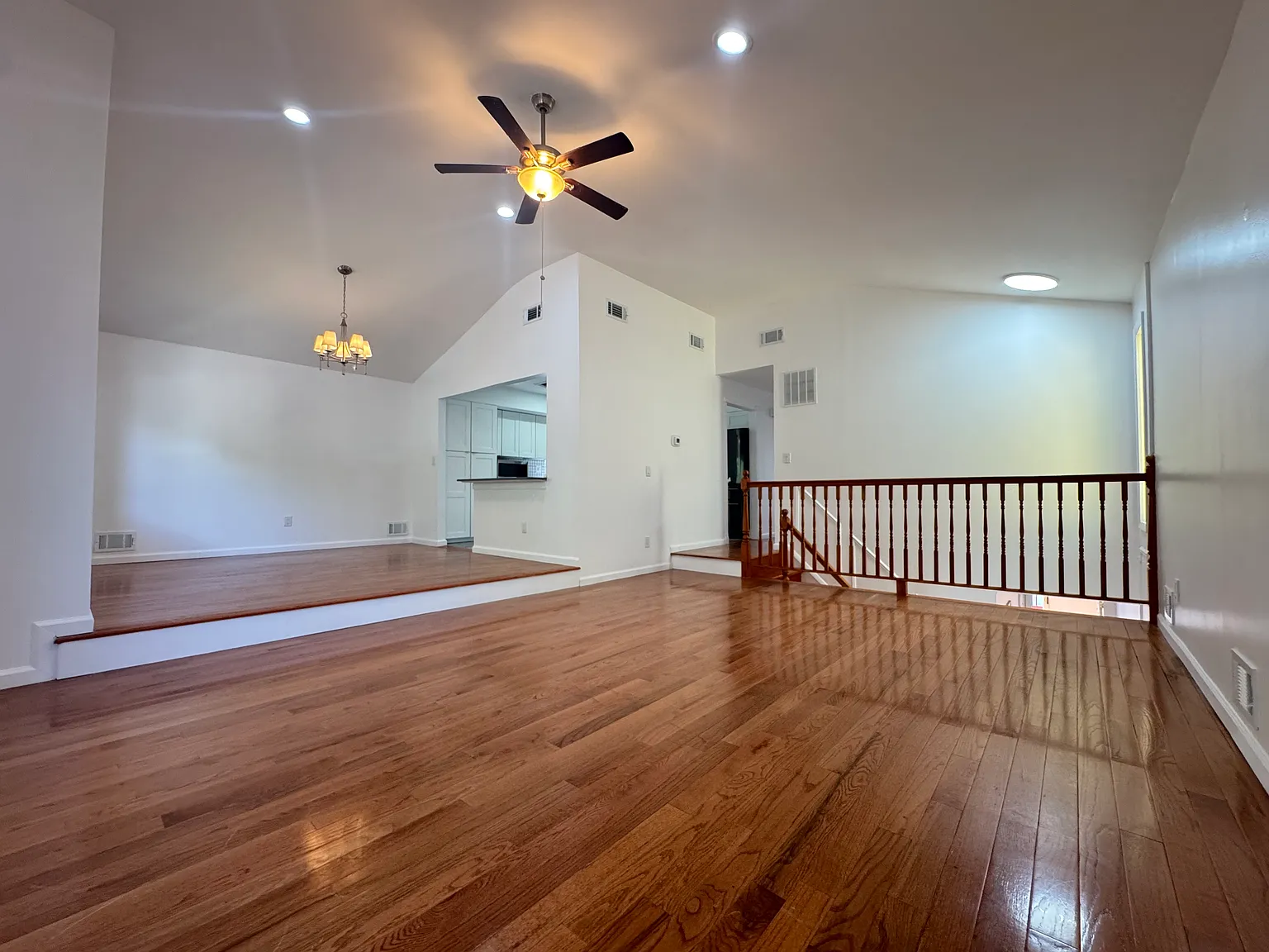 3 bed, $4,500 — Photo 1