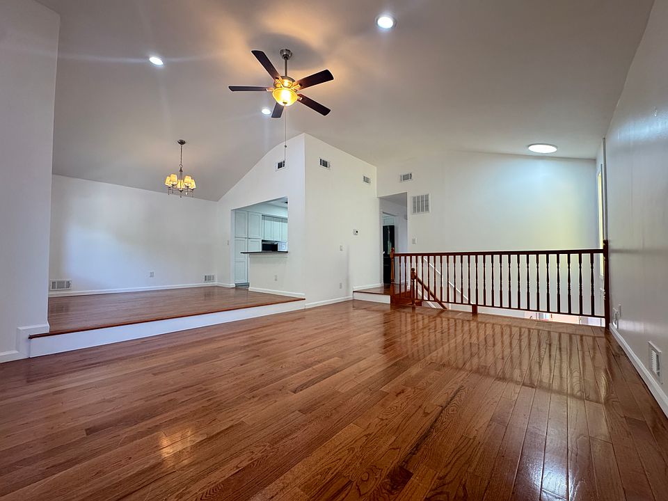 3 bed · 3 bath in Staten Island