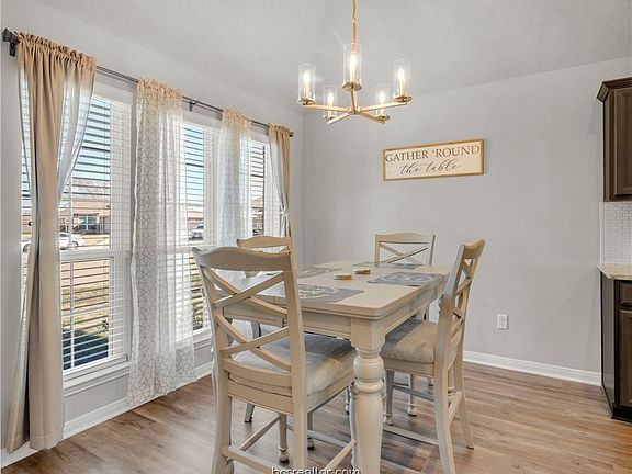 3rd image of 105 Meadow Lake Ct