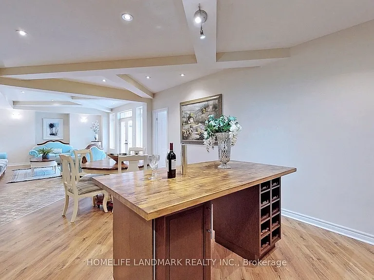 88 Caines Ave — Photo 10