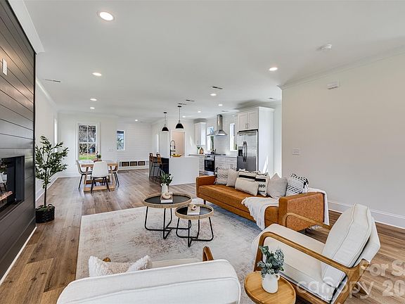 4th image of 901 Edgemont Ave