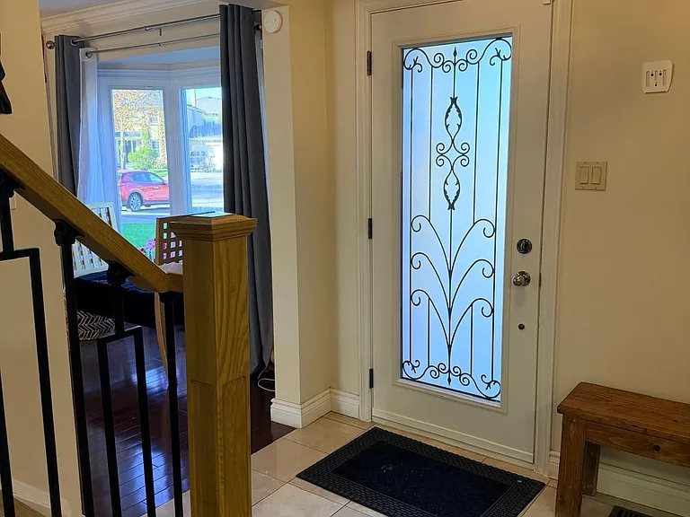 209 Bassett Blvd — Photo 2