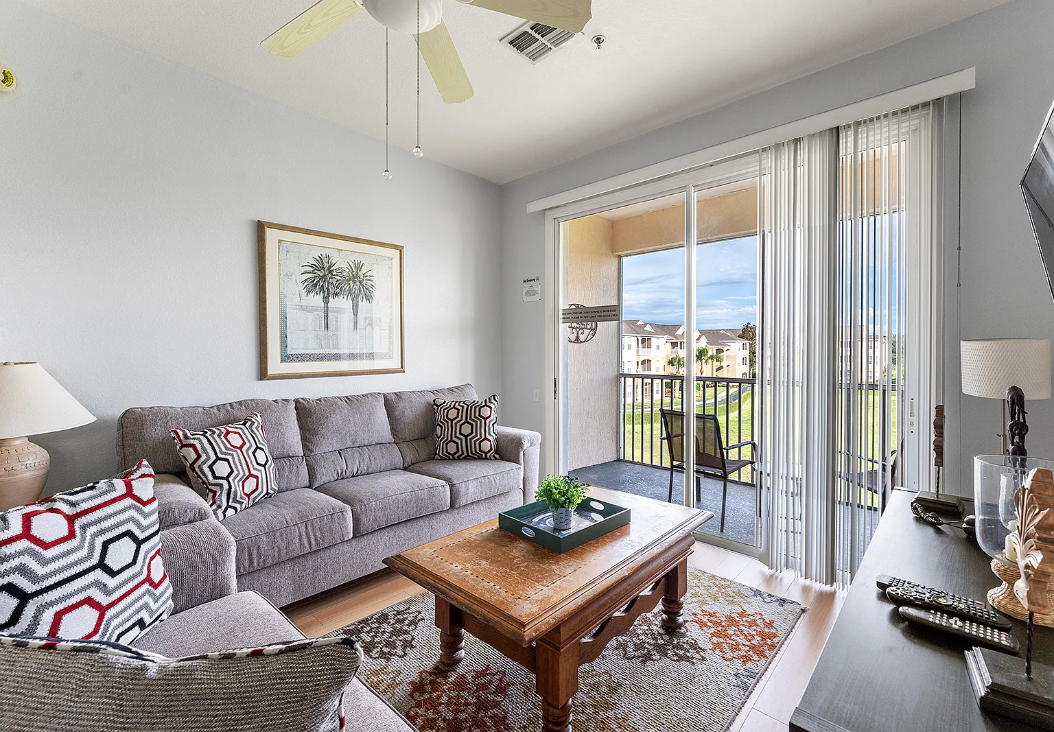 3 bed, 1284 sqft, $2,100 — Photo 1