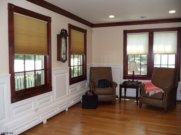 5th image of 549 Westwood Ave