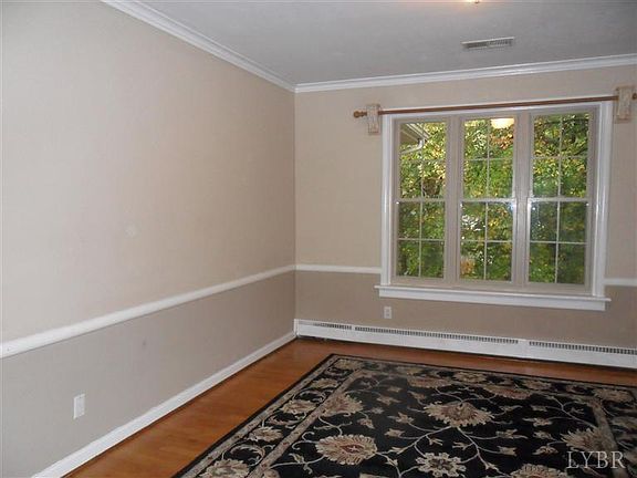 4th image of 825 New Hampshire Ave
