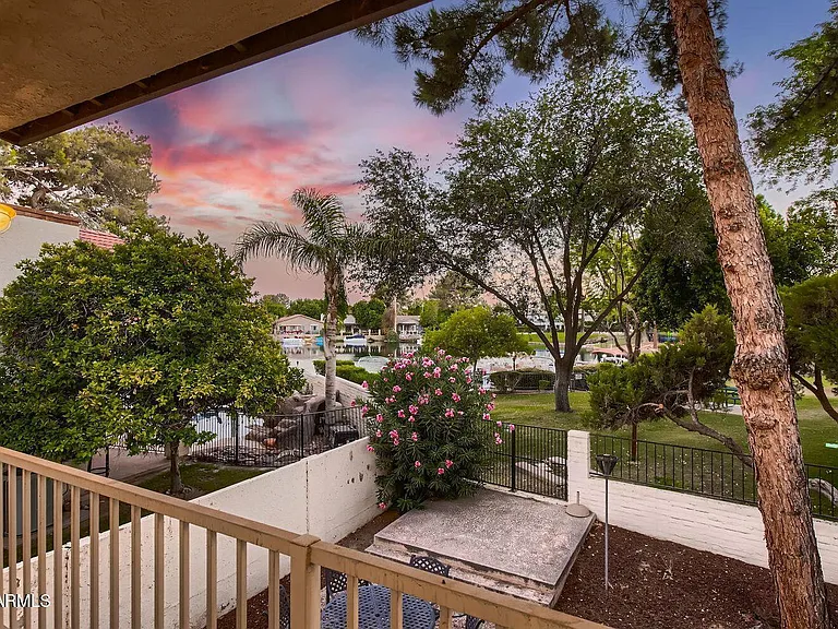 1305 E Steamboat Bend Dr — Photo 37