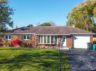 1124 Castle Dr, Glenview, IL 60025