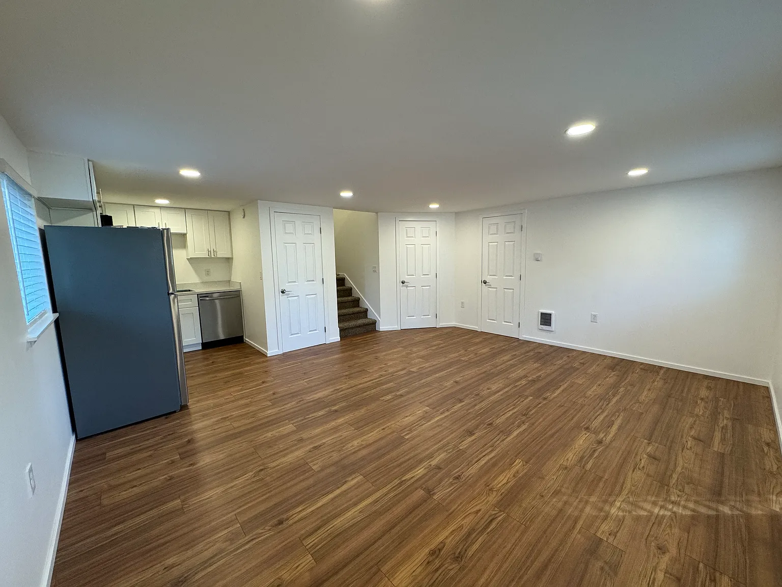 2 bed, 900 sqft, $1,600 — Photo 2