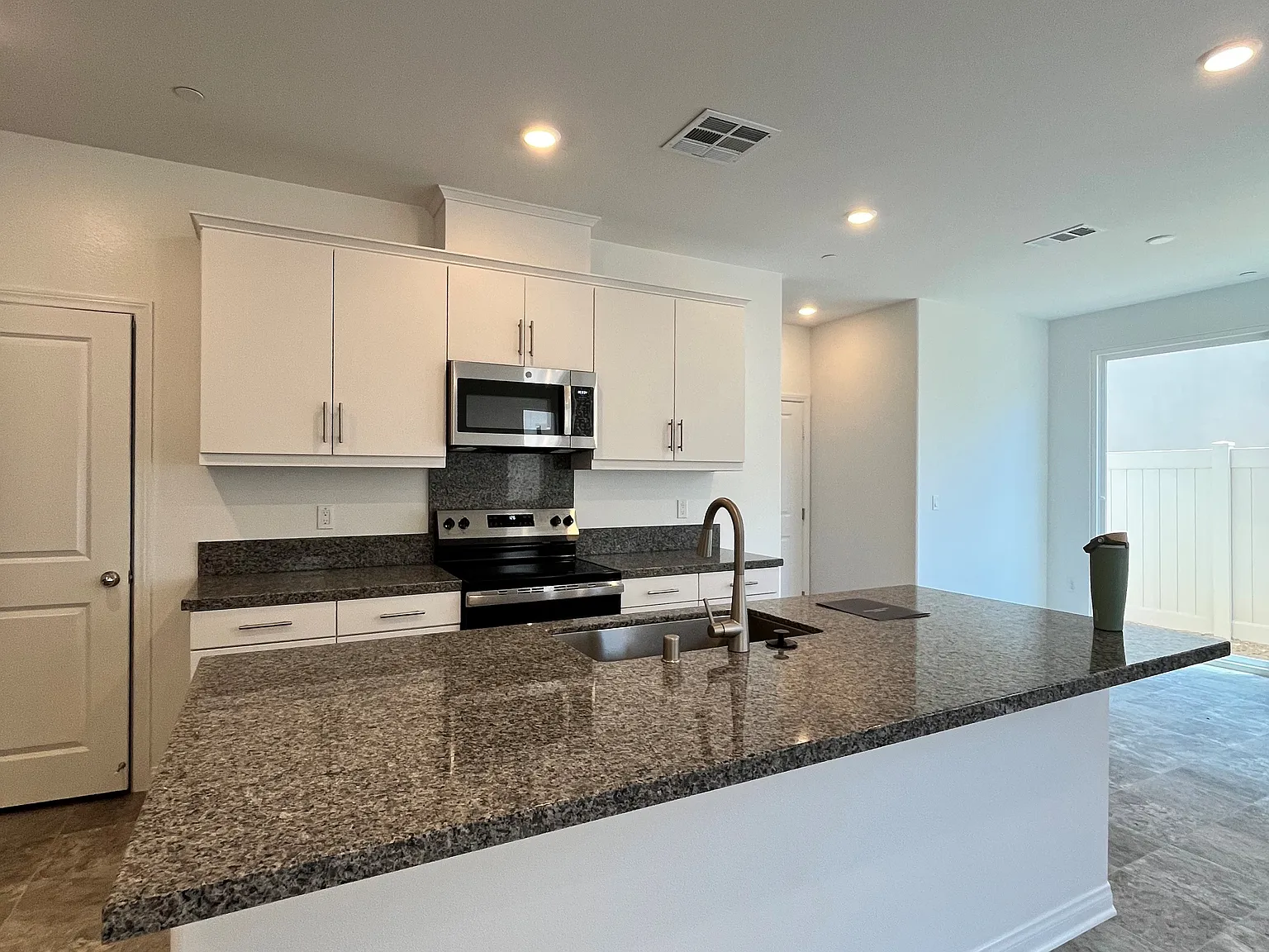 3 bed, 1639 sqft, $3,550 — Photo 1