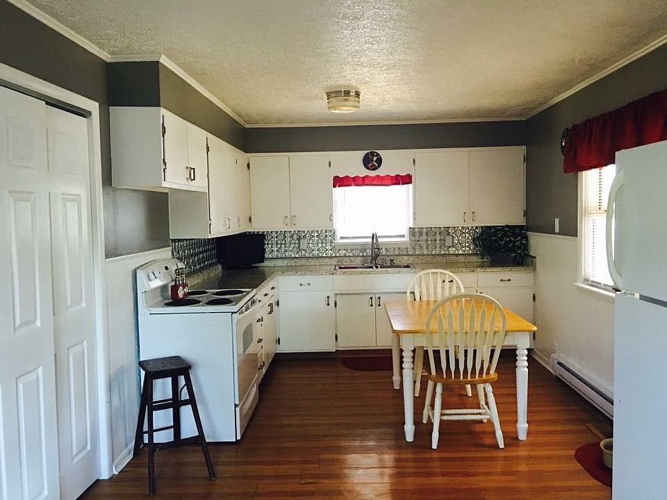 1st image of 910 N Walnut St
