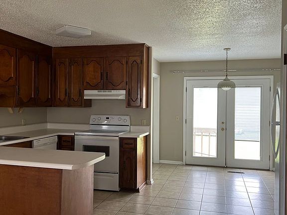 3rd image of 207 Glenwood Ln APT 1