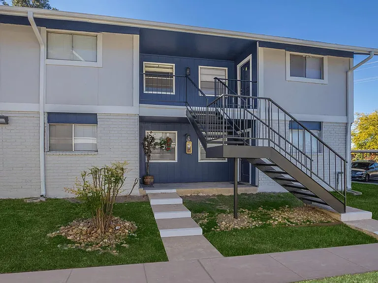 Experience modern living at Distinction Apartment Homes. Our vibrant community features stylish apartments with convenient amenities and beautifully landscaped surroundings. Elevate your lifestyle todayschedule a tour and see for yourself!