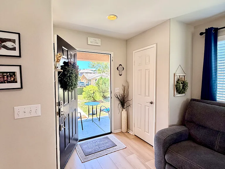 252 Finley Ave — Photo 6
