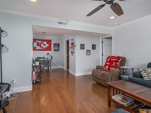 4th image of 210 15th St E APT 26