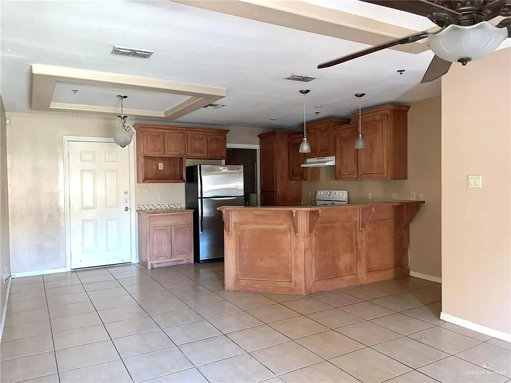 2 bed, 2.5 bath, 1200 sqft, $900 — Photo 3