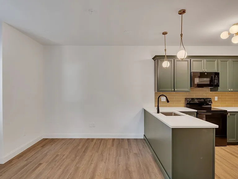 36 Pawling Ave #101 — Photo 6