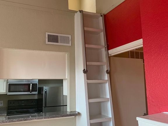 3rd image of 4316 Swiss Ave APT 205