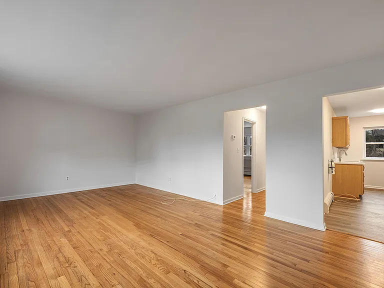 121 Regency Park — Photo 9