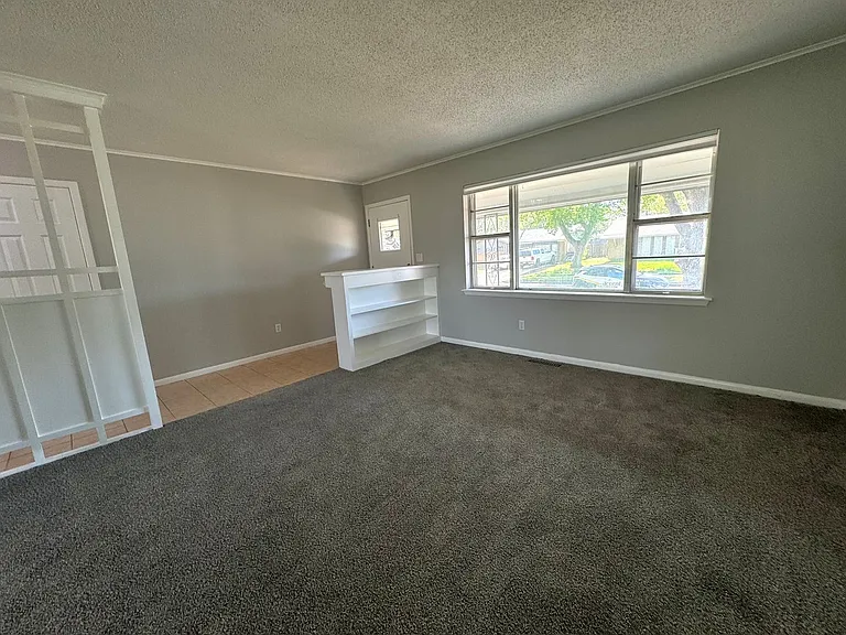 1105 N Fern Ave — Photo 5