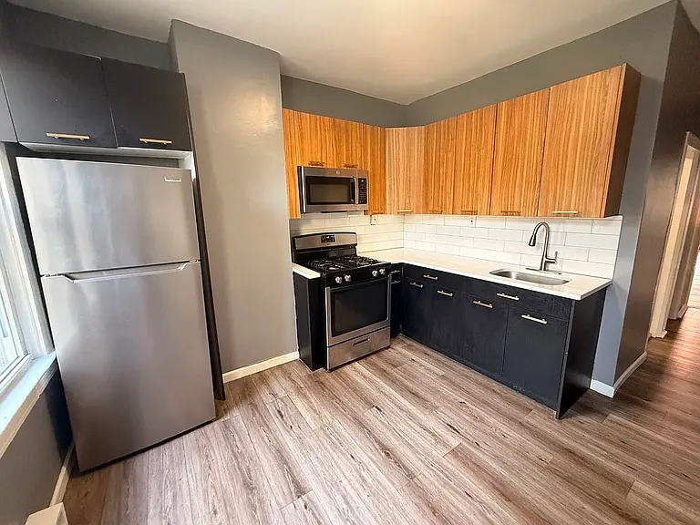 113 Armstrong Ave #1B — Photo 1