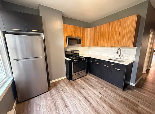 113 Armstrong Ave #1B Photo 1