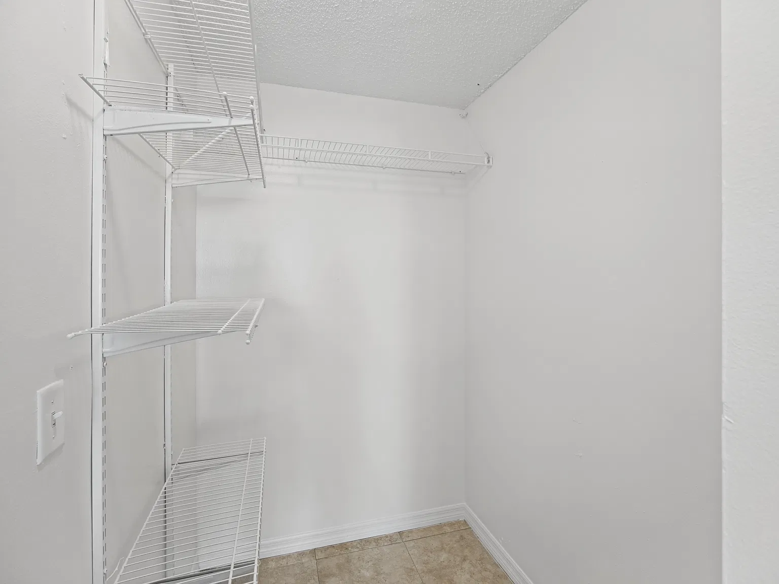 2 bed, 860 sqft, $1,350 — Photo 4