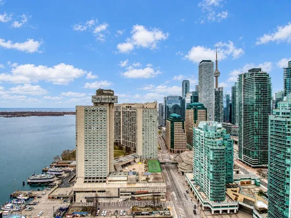 15 Queens Quay E, Toronto, ON