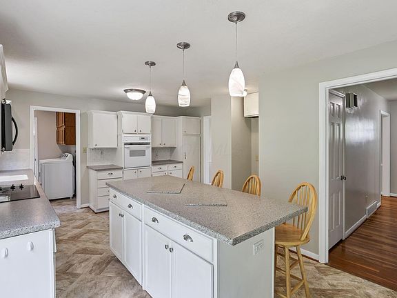 3rd image of 498 Marion Manor Woods
