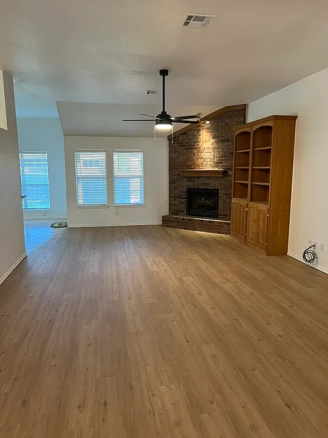 4 bed, 2028 sqft, $2,099 — Photo 2