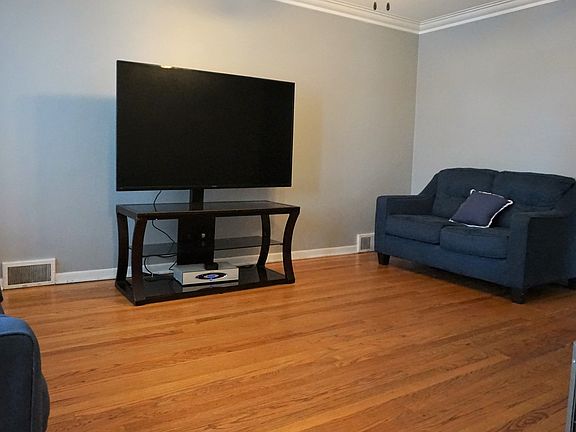 4th image of 2844 W 98th St