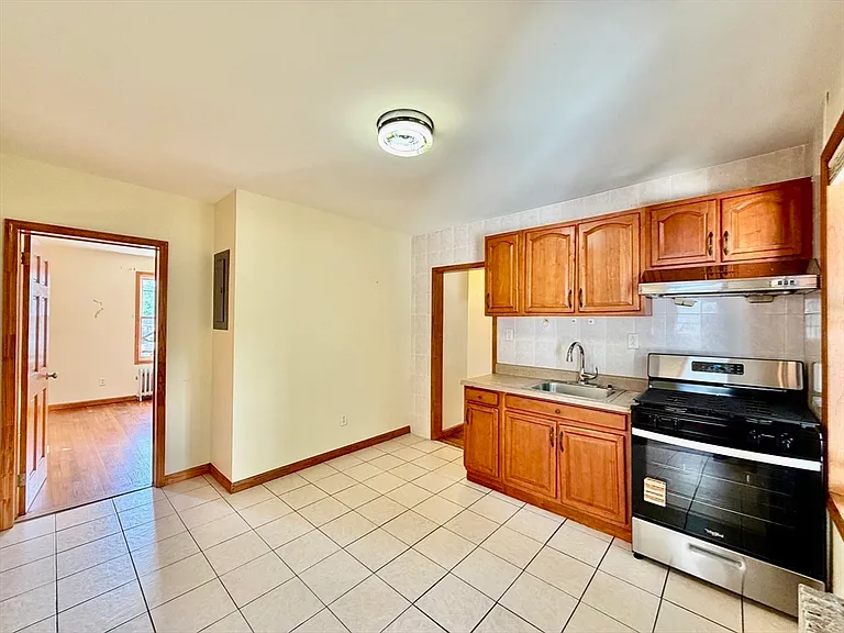 18 Bigelow St #1 — Photo 10