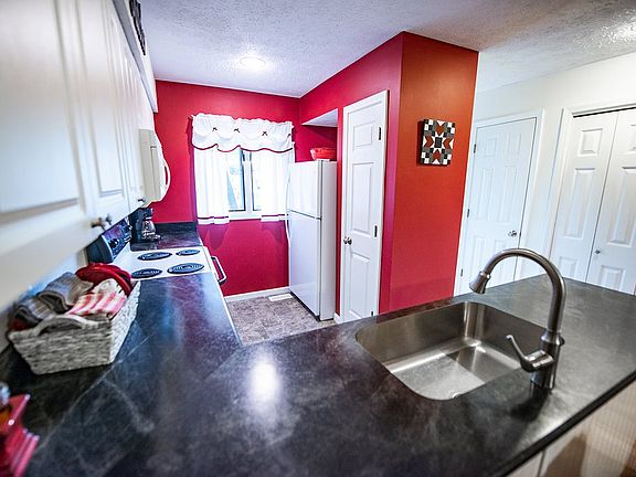 3rd image of 1907 E Waters Edge Dr